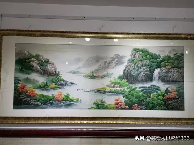 玉兰花挂客厅沙发背景墙好吗？