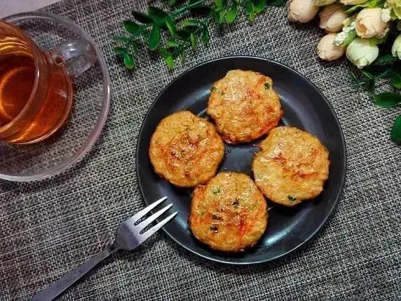 金针菇鸡肉蛋饼